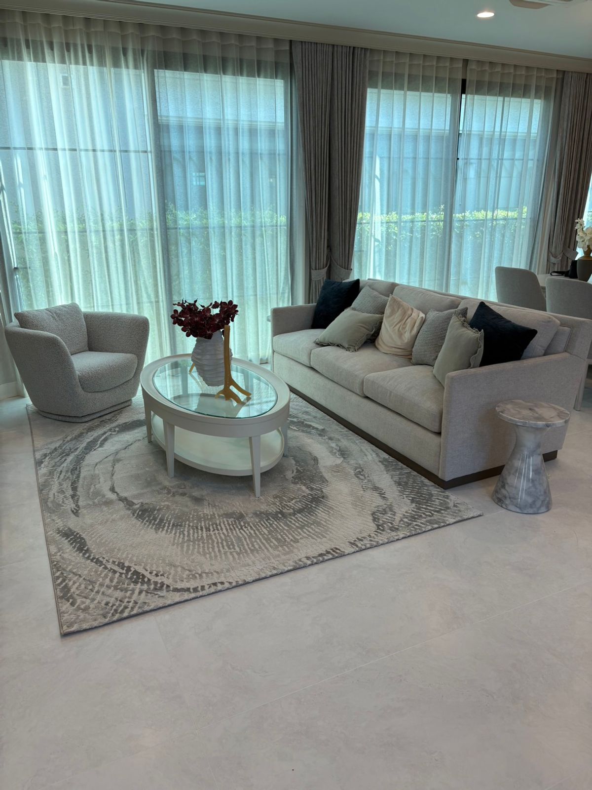 ให้เช่าบ้านพัฒนาการ ศรีนครินทร์ : For rent Narin Siri krunghepkritha
 5 bedroom 
6 bathroom
 109.7sqwah 
430 sqm
4 car parking 
 rent fee 400,000 per month 