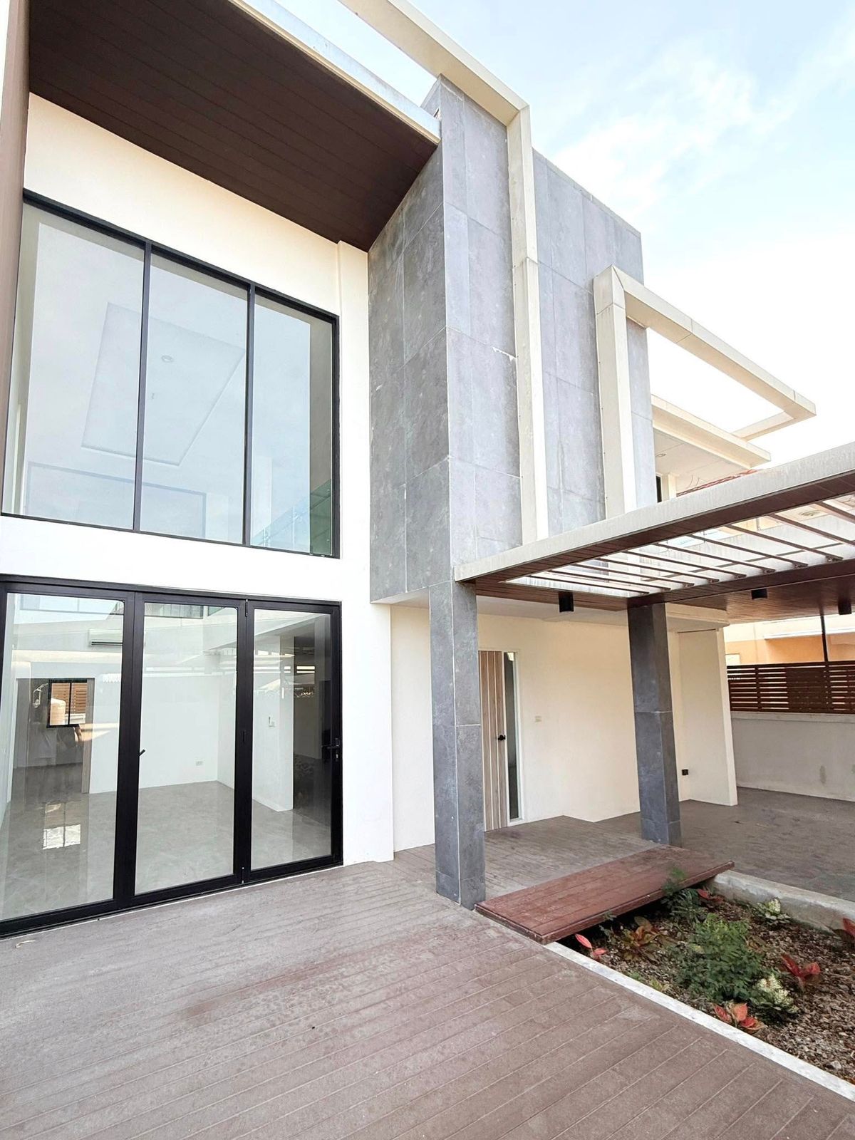 For RentHouseRathburana, Suksawat : For rent, Phenphon Phuttha Bucha Village 44, Bang Mot Subdistrict, Thung Khru District, Bangkok (Property Code Th2113)