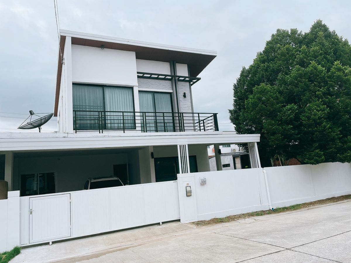 For RentHouseOnnut, Udomsuk : 2 storey detached house for rent, V-On Nut-Rama 9 Project Furniture air 4 bedrooms, 3 bathrooms, 1 housekeeper Rental price 35,000 baht per month