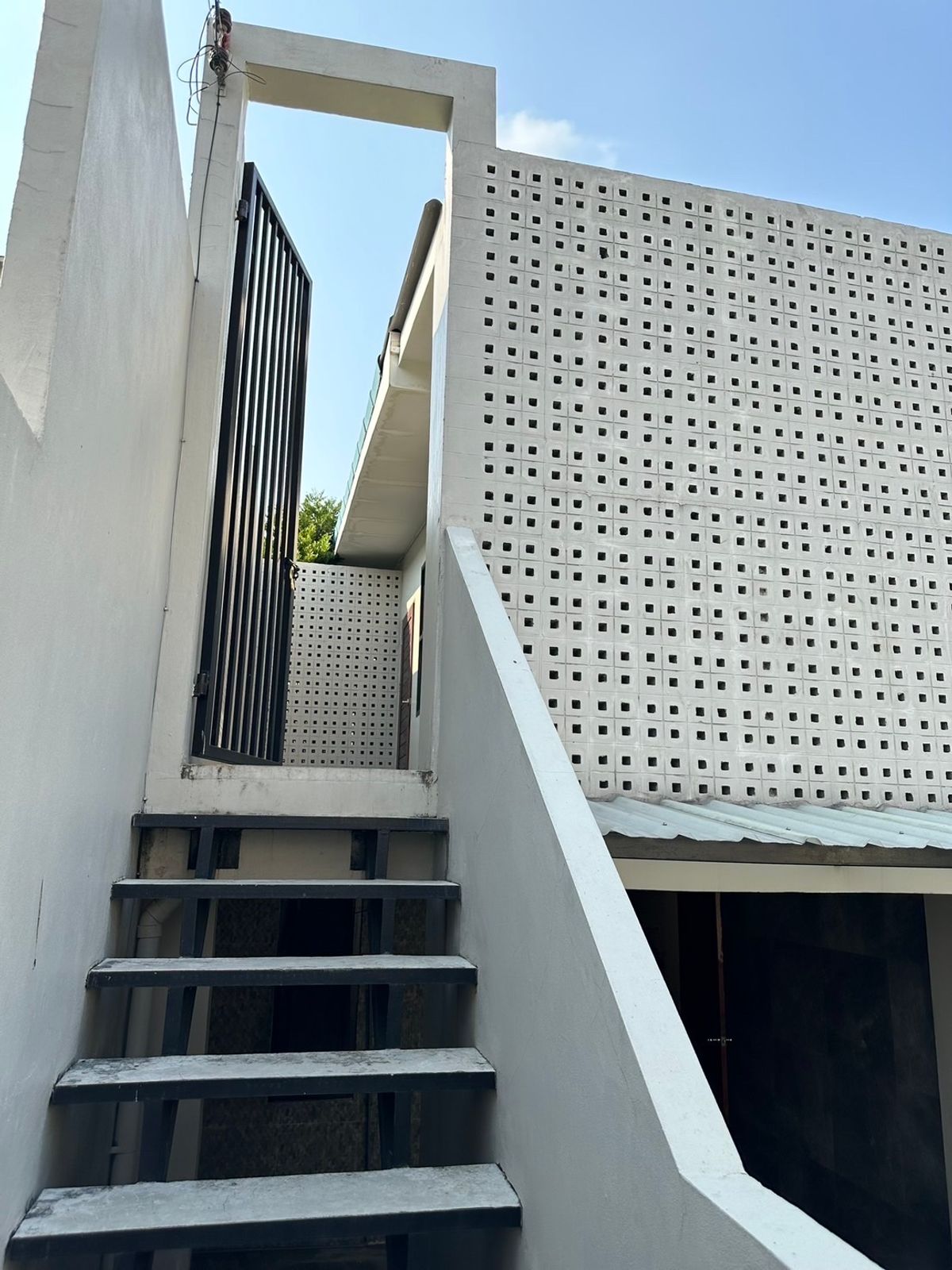 For SaleHome OfficeRatchadapisek, Huaikwang, Suttisan : 📢👇 Home Office near MRT Sutthisan Central Rama 9, Esplanade Ratchada, Fortune Town, Ratchada Railway Market