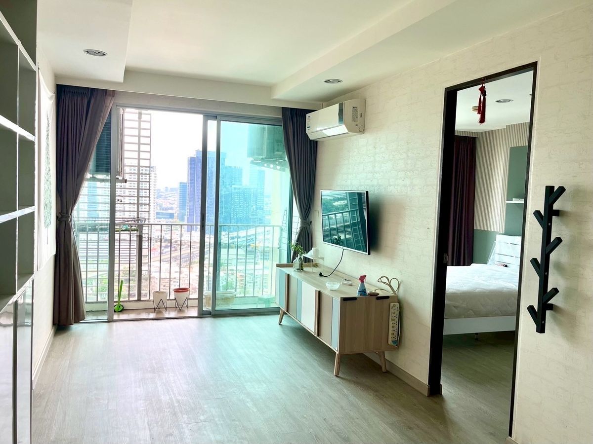 คอนโดลาดพร้าว เซ็นทรัลลาดพร้าว : ขายและให้เช่า 1 นอน 45 ตรม ราคา 4.1 MB สนใจนัดชม 0808144488