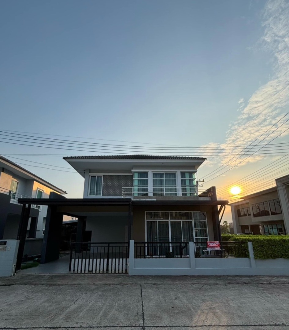 ขายบ้านปราจีนบุรี : ขายบ้านเดี่ยวสองชั้นหลังมุม  หมู่บ้าน the lake view ปราจีนบุรี ติดถนน 304  🏡โครงสร้าง SCG  ผนังสร้างจาก อิฐมอญทั้งหลัง👍🏻