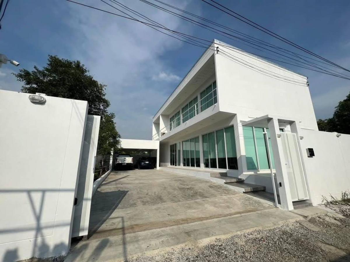 ให้เช่าบ้านลาดกระบัง สุวรรณภูมิ : ให้เช่าบ้านเดี่ยวสไตล์พูลวิลล่าส่วนตัว (ทำเลลาดกระบัง) 80ตรว. 5นอน4น้ำ ✅Forrent 120,000/month✅
