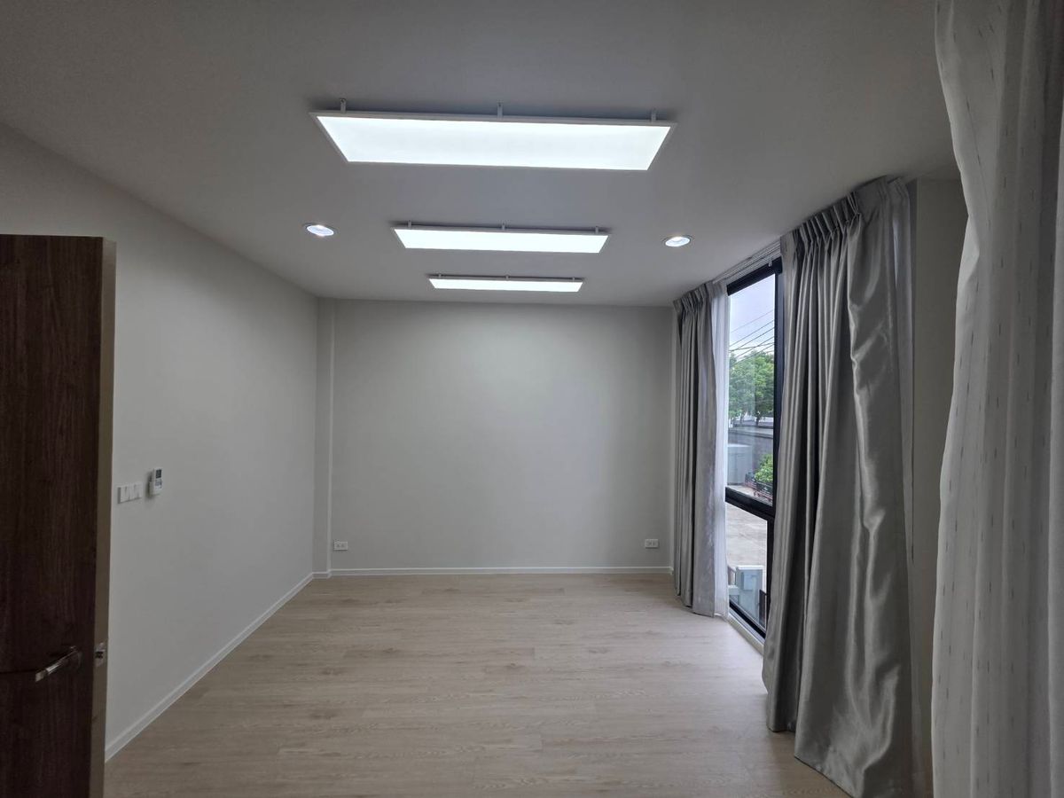 For RentTownhomeVipawadee, Don Mueang, Lak Si : Rent a New Connex House, Don Mueang, near Sears Rangsit, only 7 minutes.