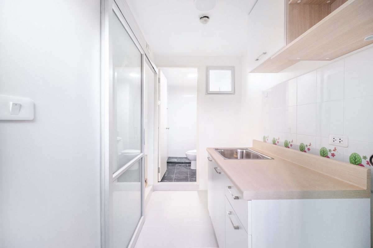 For SaleCondoLadkrabang, Suwannaphum Airport : D-Condo Project On Nut-Rama 9 installments start 7,000 baht. The room is beautiful.