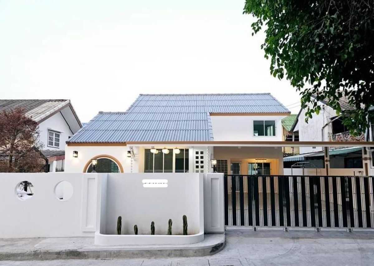 ขายบ้านศรีราชา แหลมฉบัง บ้านบึง : บ้านมือสองศรีราชา บ้านเดี่ยว สไตล์มินิมอล หมู่บ้านเหนือลิขิต  ศรีราชา ถ.เก้ากิโล