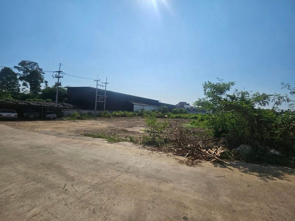 ขายที่ดินศรีราชา แหลมฉบัง บ้านบึง : ขายที่ดินเปล่า ผังสีเหลือง ทำเลดี ใกล้นิคมปิ่นทอง หนองขาม ศรีราชา ชลบุรี | 667.3 ตร.วา | ราคา 5 ล้านบาท รวมค่าใช้จ่ายวันโอน