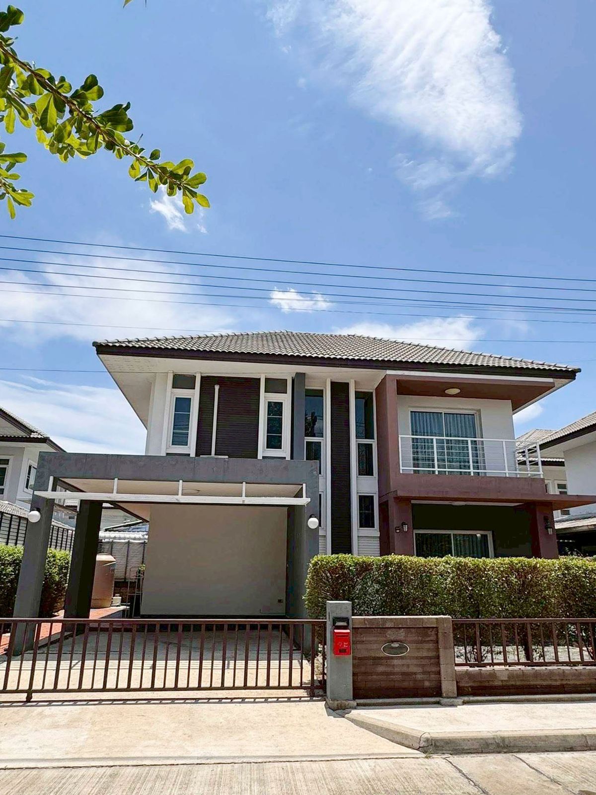 For RentHouseChiang Mai : House in the project for rent 20,000 baht per month, near Chong Fah Sinseng School, only 5 minutes. No.15H356