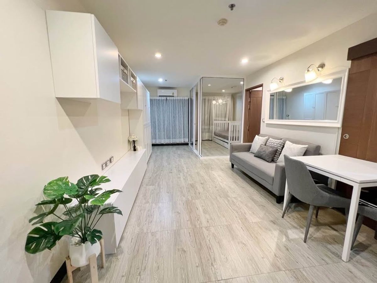 For SaleCondoSilom, Saladaeng, Bangrak : 🔥 The best price in the building!  Silom City Resort Low Rise Condo in the heart of Silom, beautiful room, new renovation, 1 bedroom 44 SQM, only 4.6 million! Contact 0968623850 🔥