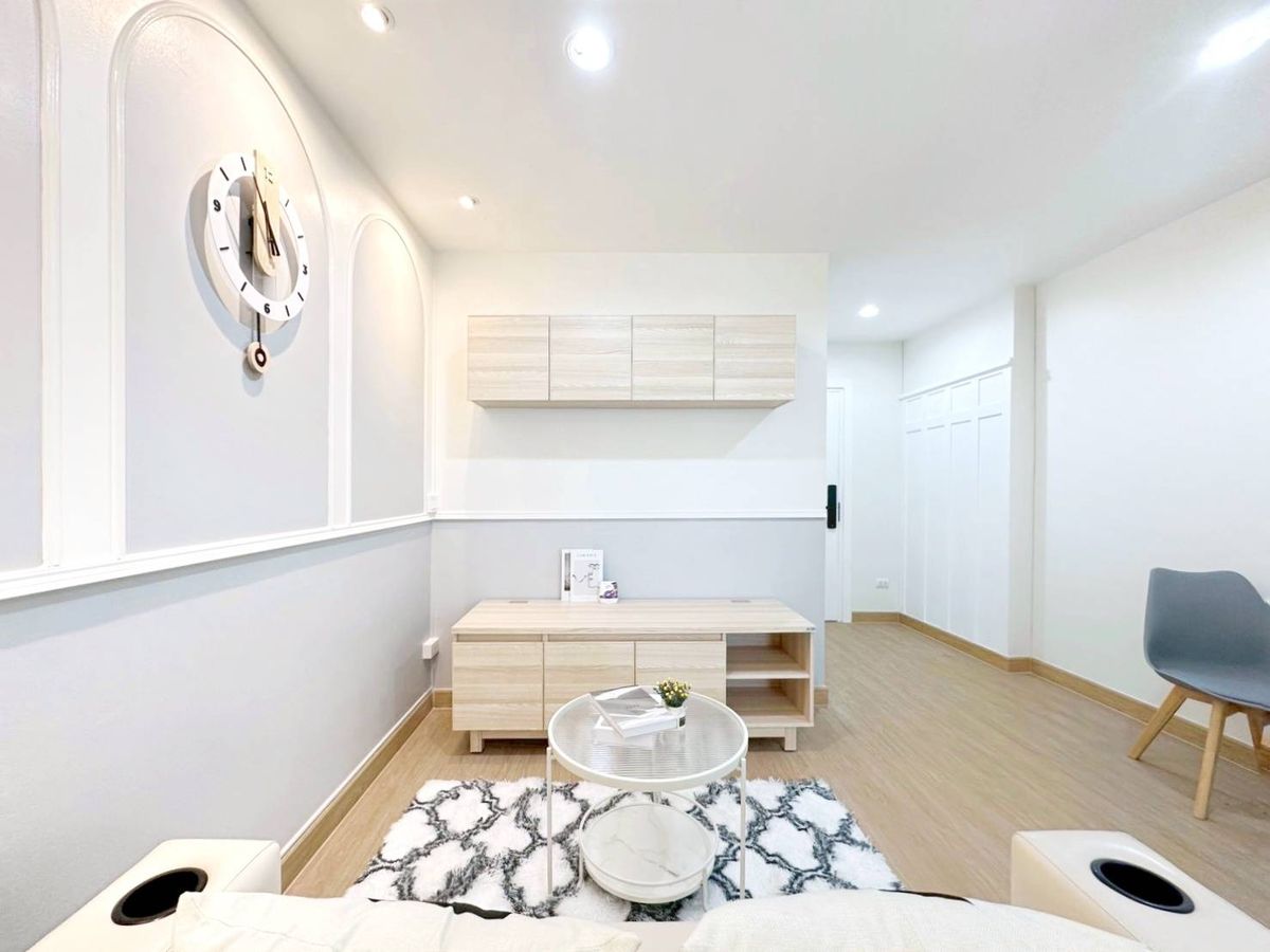 For SaleCondoOnnut, Udomsuk : Who says that Sukhumvit must be expensive? Come to see this room first and will know that “Good price is cute“ still exists! With the project ✨️regent Home 13 Sukhumvit 93 (Regent Home 13 Sukhumvit 93) ✨️ Located in the alley