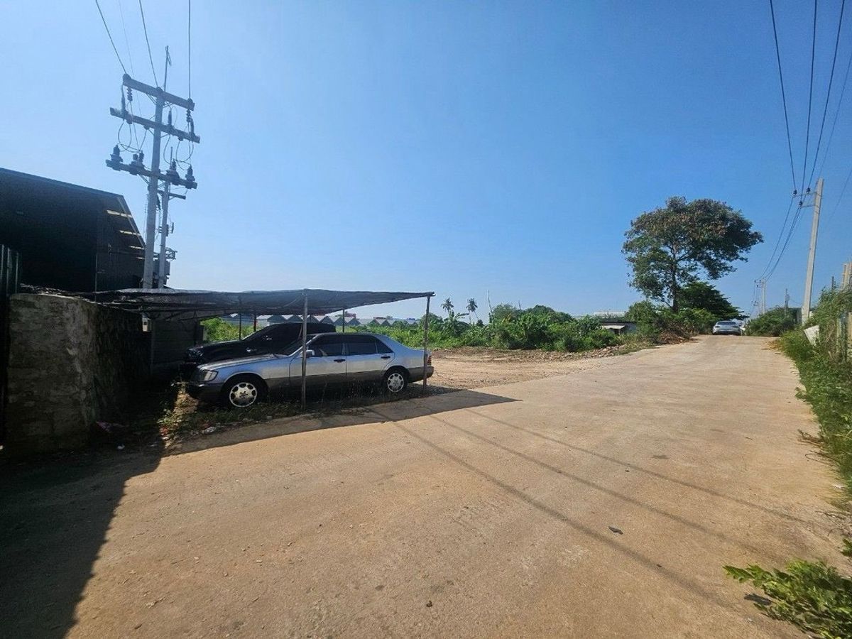 ขายที่ดินศรีราชา แหลมฉบัง บ้านบึง : ขายที่ดินเปล่า ผังสีเหลือง ทำเลดี ใกล้นิคมปิ่นทอง หนองขาม ศรีราชา ชลบุรี | 667.3 ตร.วา | ราคา 5 ล้านบาท รวมค่าใช้จ่ายวันโอน