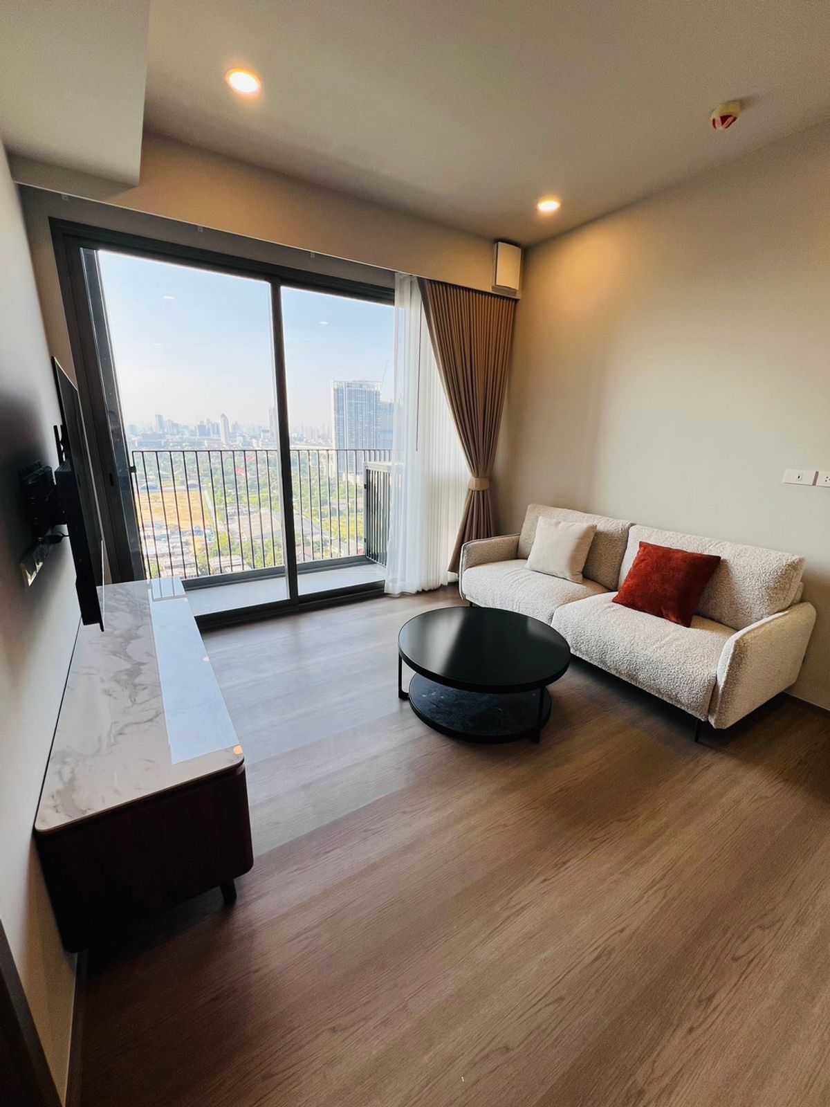 ให้เช่าคอนโดบางนา แบริ่ง ลาซาล : For rent : Whizdom The Forestias: Pet Friendly 