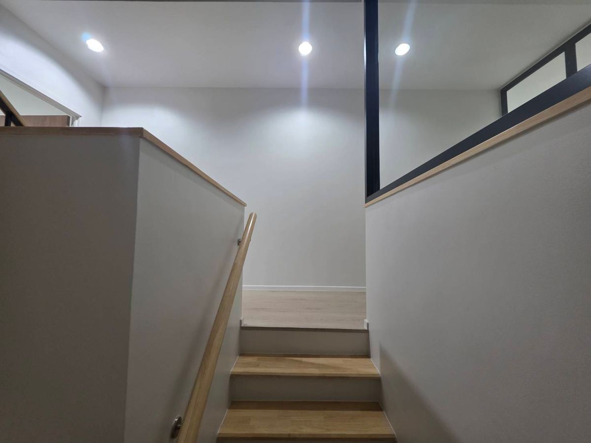 For RentTownhomeVipawadee, Don Mueang, Lak Si : Rent a New Connex House, Don Mueang, near Sears Rangsit, only 7 minutes.