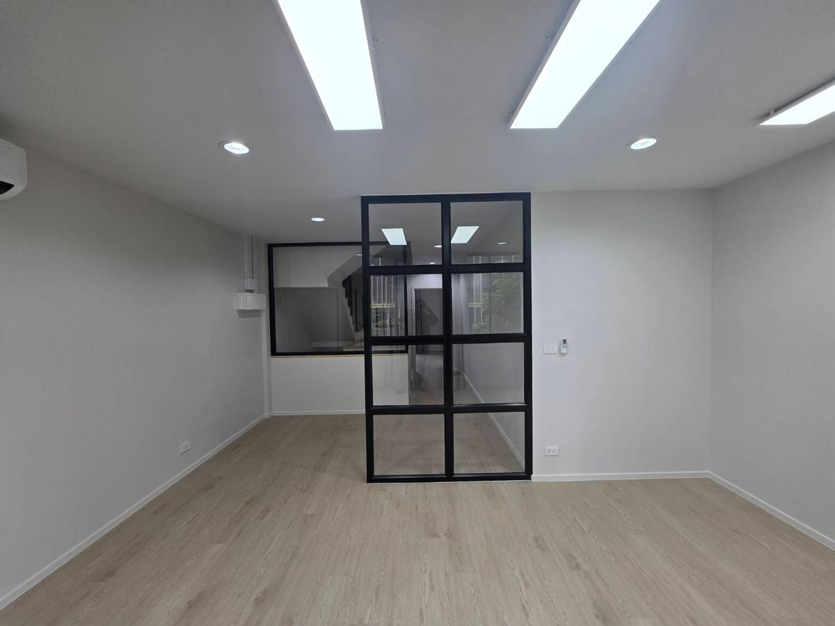 For RentTownhomeVipawadee, Don Mueang, Lak Si : Rent a New Connex House, Don Mueang, near Sears Rangsit, only 7 minutes.