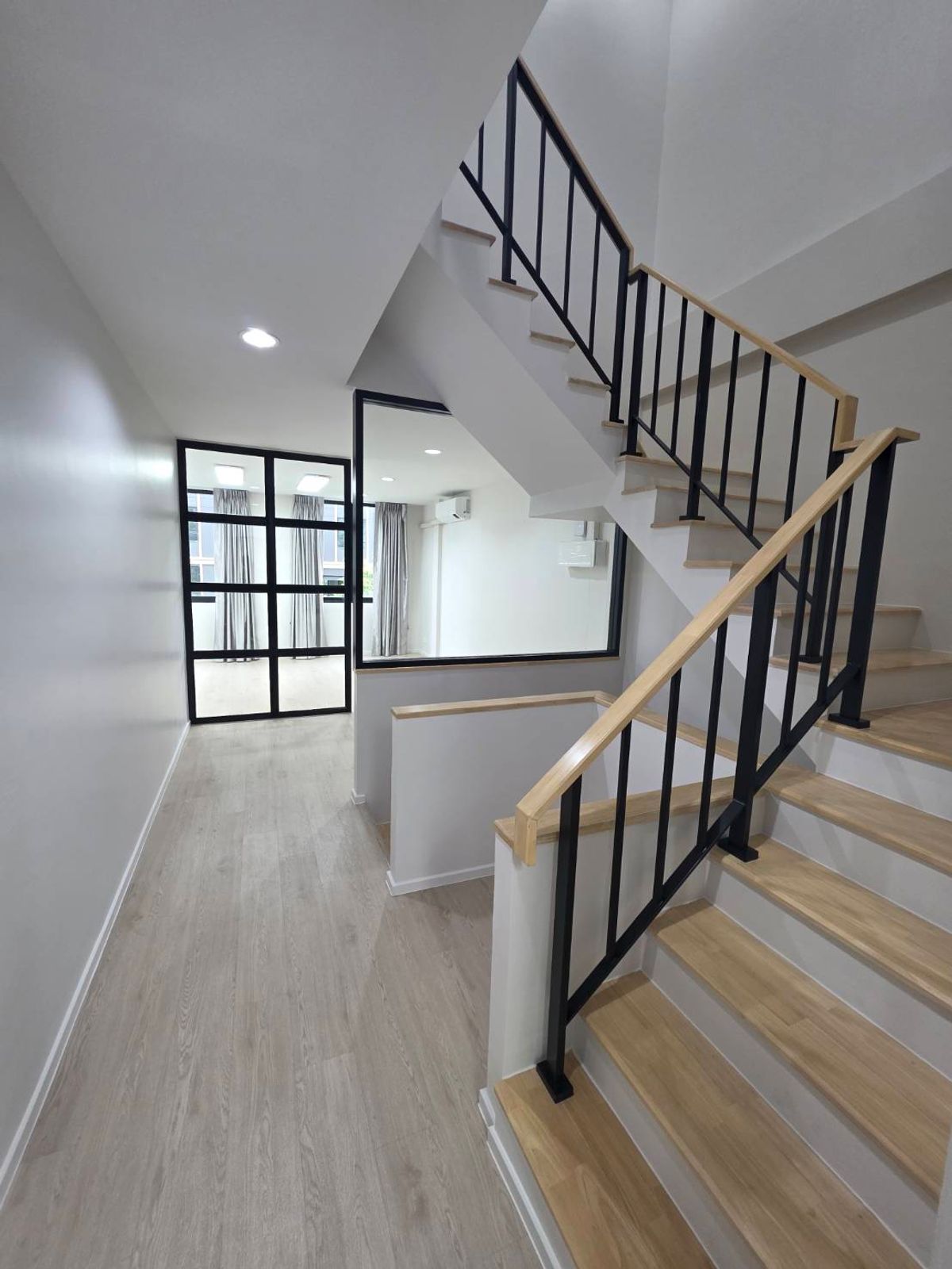 For RentTownhomeVipawadee, Don Mueang, Lak Si : Rent a New Connex House, Don Mueang, near Sears Rangsit, only 7 minutes.