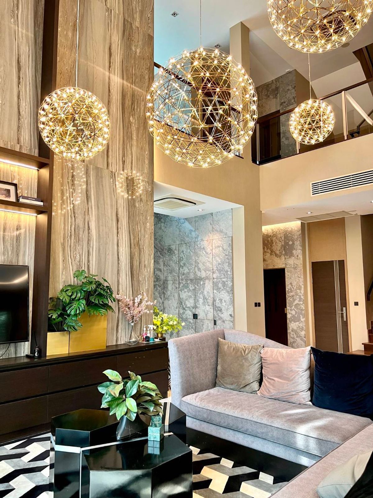 ให้เช่าวิภาวดี ดอนเมือง หลักสี่ : Build-in ทั้งหลัง 
Pool Villa หรู 3 ชั้น สไตล์ Modern Luxury  เช่าถูกมาก 5 นอน 7 น้ำ