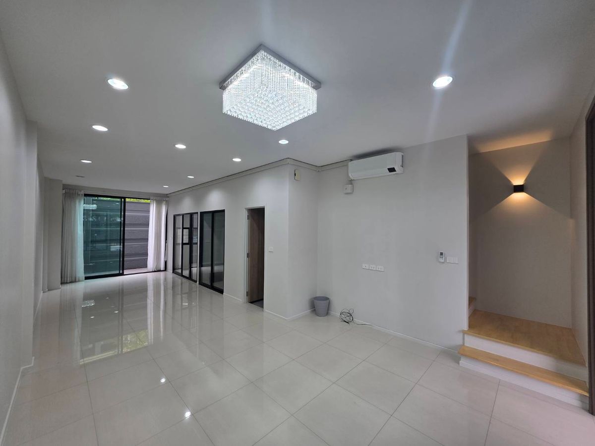 For RentTownhomeVipawadee, Don Mueang, Lak Si : Rent a New Connex House, Don Mueang, near Sears Rangsit, only 7 minutes.