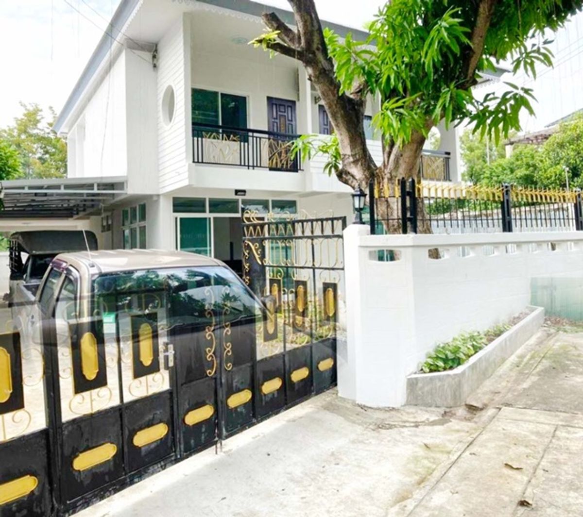 For RentHouseNana, North Nana,Sukhumvit13, Soi Nana : Ekkamai 2.1 km. BTS Phra Khanong 1.24 km. Very large mansion, 2 floors, 74 sq.w. Pridi Banomyong 8-16, full of built-in 3-4, 3-water 291 sq.m., Sukhumvit 71.
