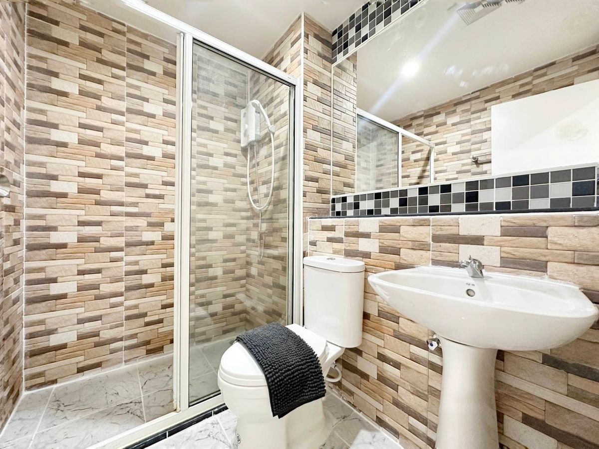 For SaleCondoOnnut, Udomsuk : Who says that Sukhumvit must be expensive? Come to see this room first and will know that “Good price is cute“ still exists! With the project ✨️regent Home 13 Sukhumvit 93 (Regent Home 13 Sukhumvit 93) ✨️ Located in the alley