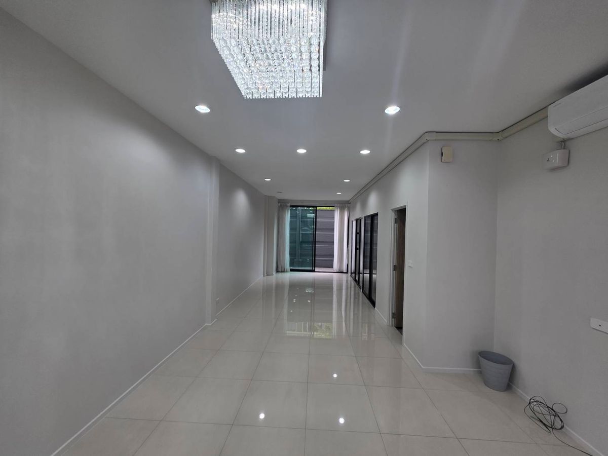 For RentTownhomeVipawadee, Don Mueang, Lak Si : Rent a New Connex House, Don Mueang, near Sears Rangsit, only 7 minutes.