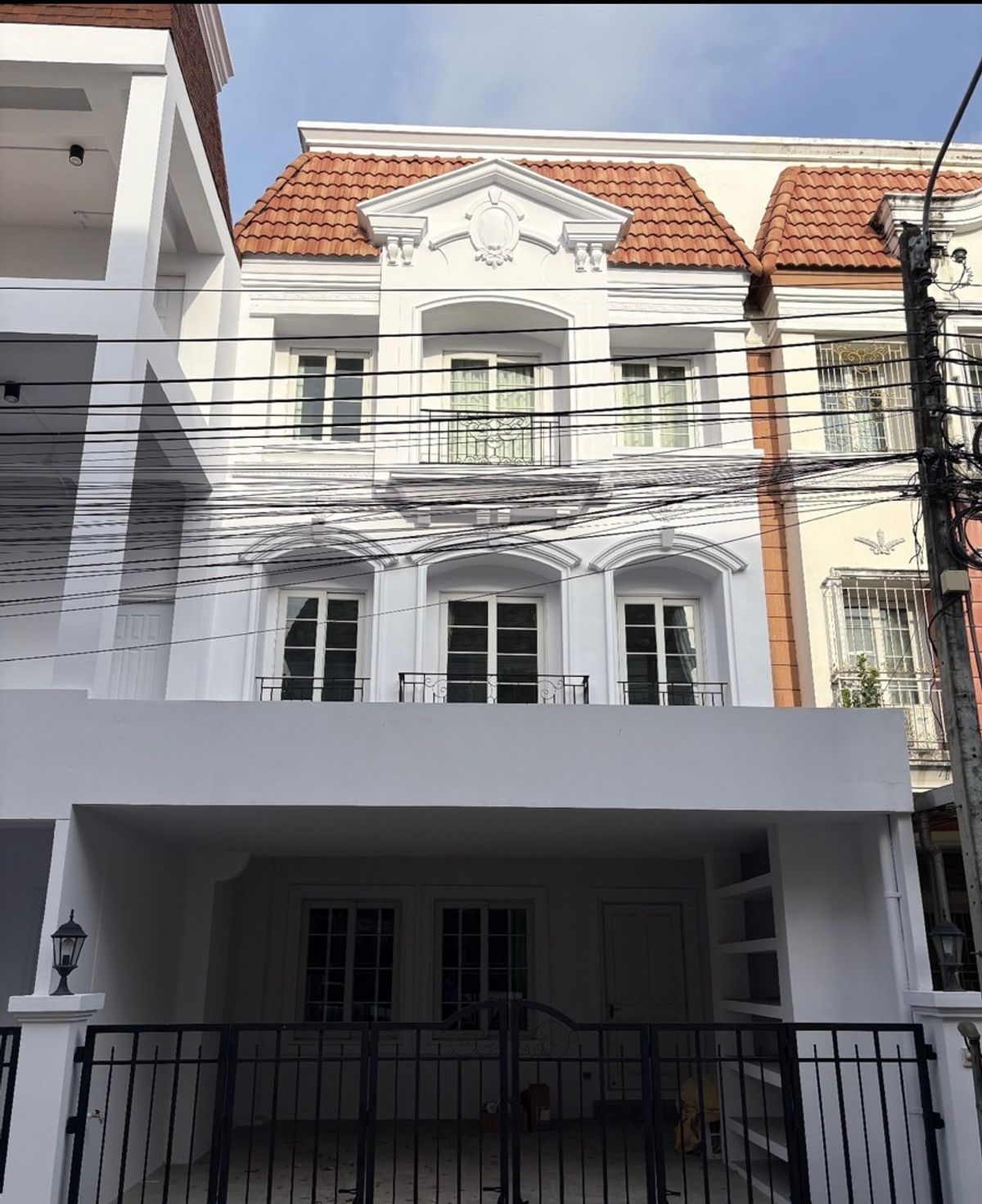For RentTownhomeThaphra, Talat Phlu, Wutthakat : Rent a 3 -story townhome, Erbein, Sathorn, beautiful, good location, near BTS Bang Wa. Interested in Atline.@841QLNR