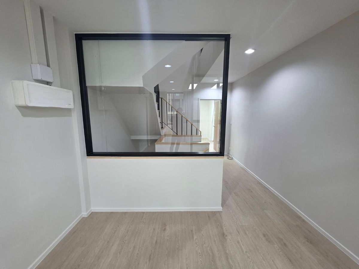 For RentTownhomeVipawadee, Don Mueang, Lak Si : Rent a New Connex House, Don Mueang, near Sears Rangsit, only 7 minutes.