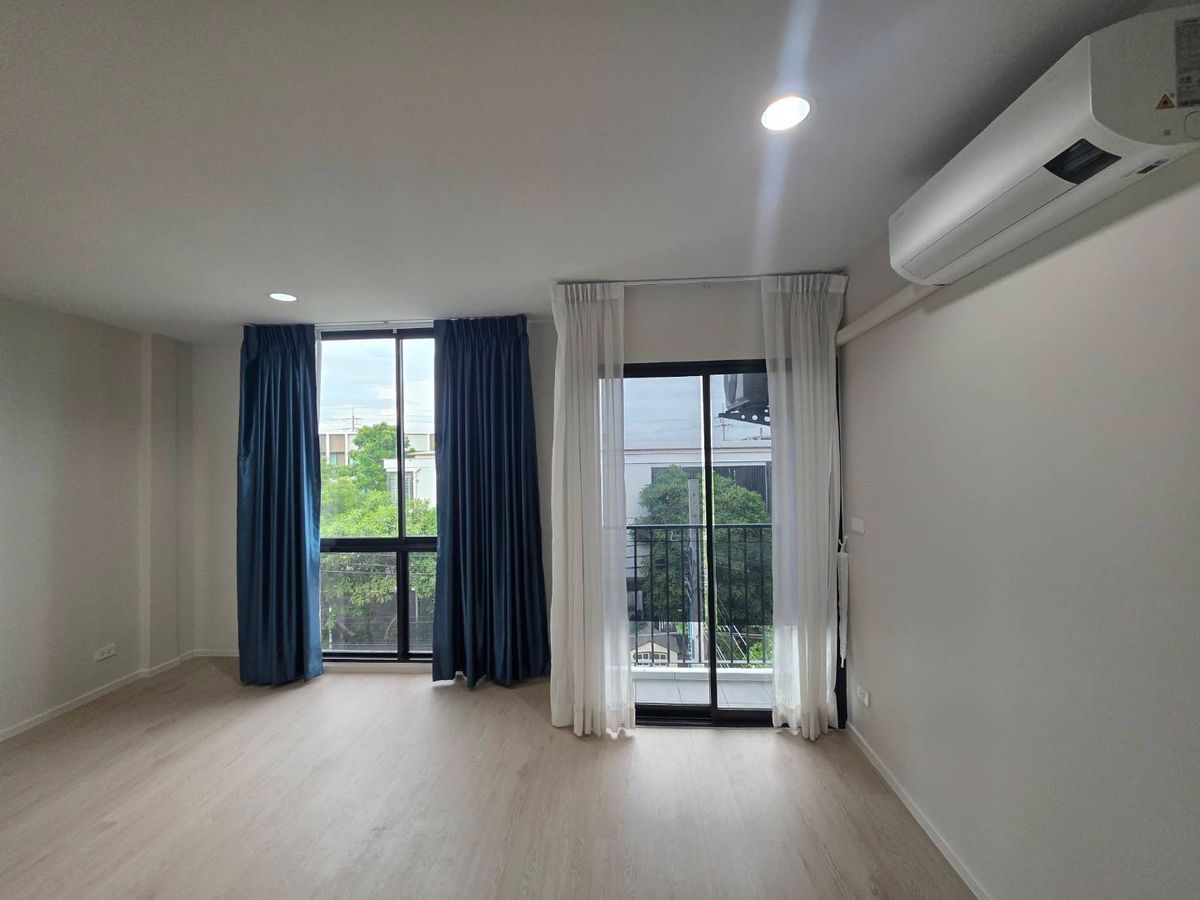 For RentTownhomeVipawadee, Don Mueang, Lak Si : Rent a New Connex House, Don Mueang, near Sears Rangsit, only 7 minutes.