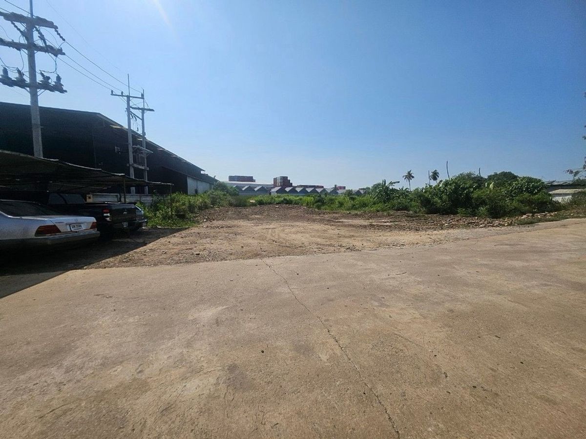 ขายที่ดินศรีราชา แหลมฉบัง บ้านบึง : ขายที่ดินเปล่า ผังสีเหลือง ทำเลดี ใกล้นิคมปิ่นทอง หนองขาม ศรีราชา ชลบุรี | 667.3 ตร.วา | ราคา 5 ล้านบาท รวมค่าใช้จ่ายวันโอน