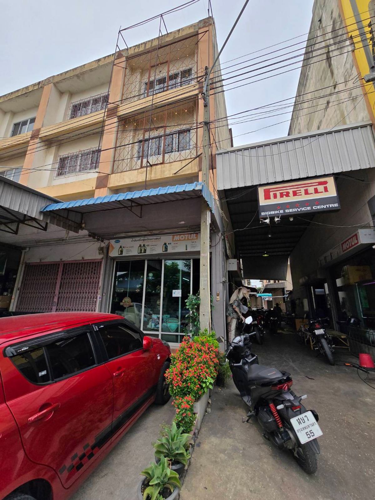For SaleShop HouseMahachai Samut Sakhon : Trading location! After the corner cannot be found There is more parking space !! 3.5 -story commercial building for sale, BL Plaza Phutthamonthon Sai 5, Soi 4 ​​in the heart of Om Noi