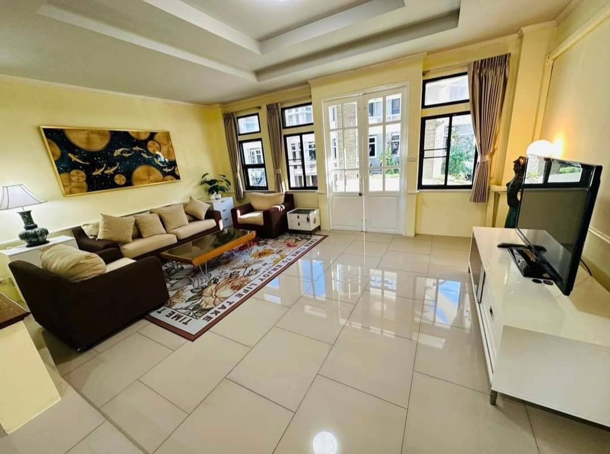 For RentTownhomeSukhumvit, Asoke, Thonglor : Full 4 -story townhome for rent, ready to go to Sukhumvit 31, Ban Klang Asoke, Phrom Phong  Near the new opening mall, Ms Fier, near SWU, Prasarnmit, suitable for living or Home Office.