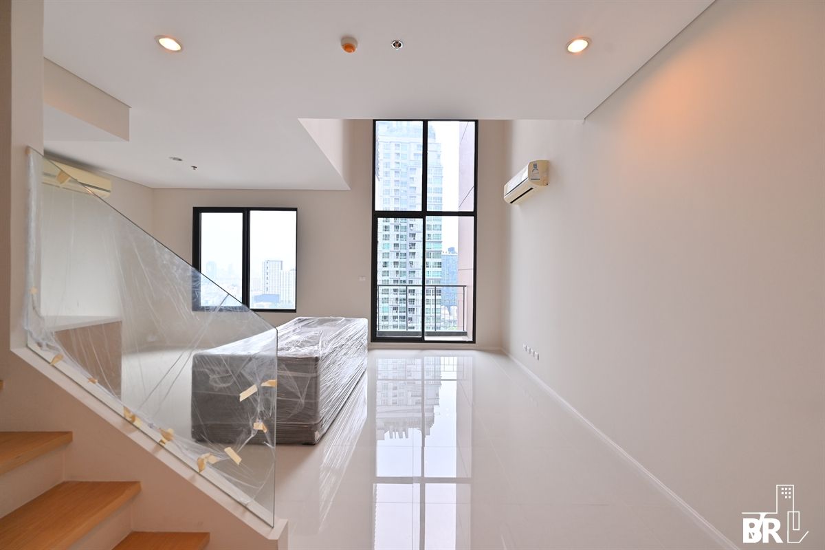 ขายคอนโดพระราม 9 เพชรบุรีตัดใหม่ RCA : Villa Asoke for sale near MRT Phetchaburi By Pond