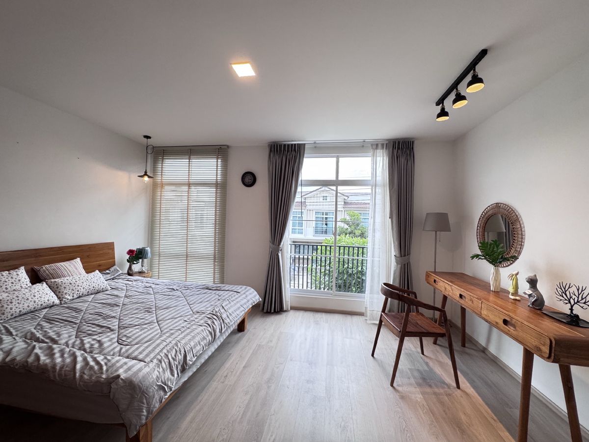 ให้เช่าทาวน์โฮมบางนา แบริ่ง ลาซาล : 💥ForRent💥Indy Bangna Ramkhamhang2 🏡 Near Mega Bangna‼️ Duplex ✨ Ready to move in ‼️  Fully Furnished ✨