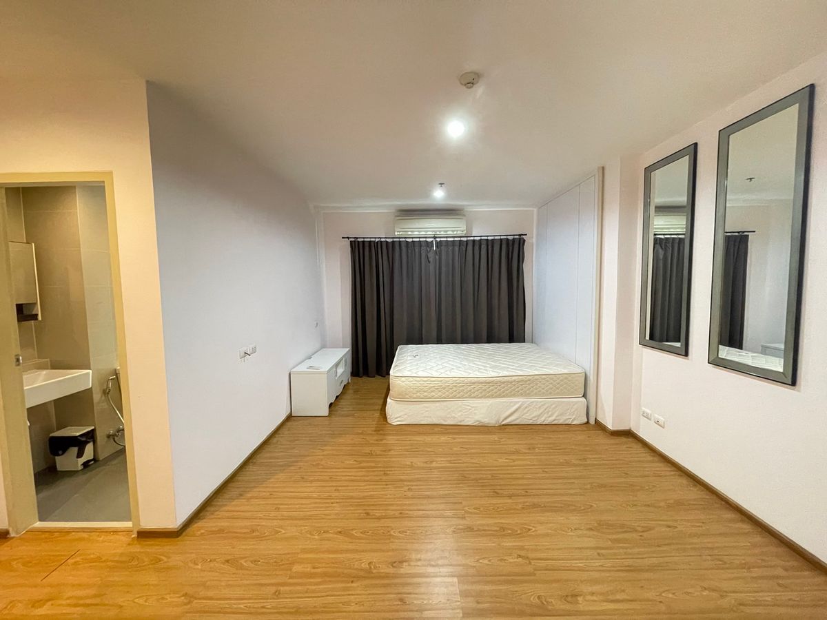 For RentCondoLadprao, Central Ladprao : SYM VIPHA LADPRAO CONDO 10,000/month, near the office and many food Can inquire