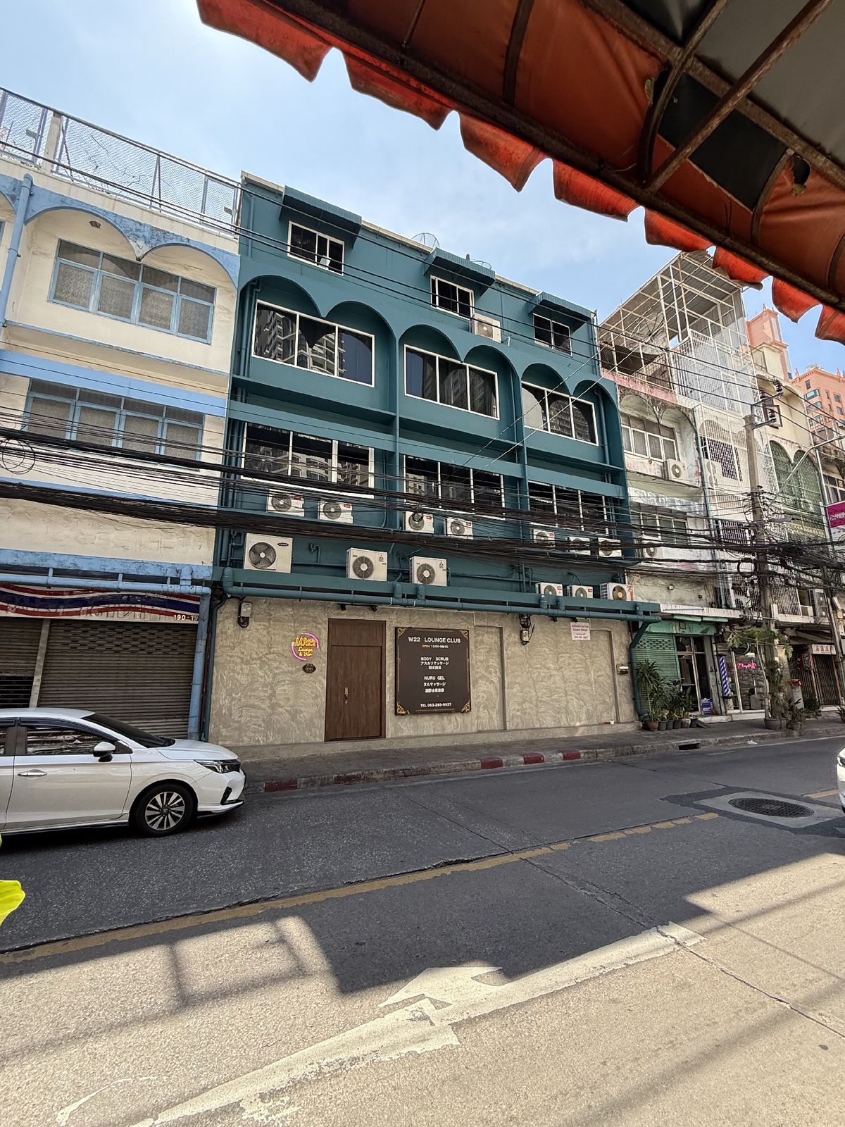 For SaleShop HouseSukhumvit, Asoke, Thonglor : Sell ​​3 adjacent commercial buildings, Soi Sukhumvit 22, River Thip