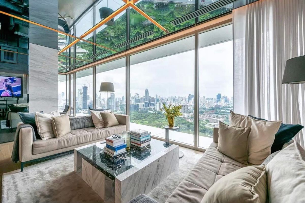 For RentCondoSilom, Saladaeng, Bangrak : ✨Saladaeng One✨Ultra Luxury 1B 1B size 57, Lumpini view, Fully furnished, Nice interior, Rent 75,000 THB/month‼️ (Fern 081-5965196)
