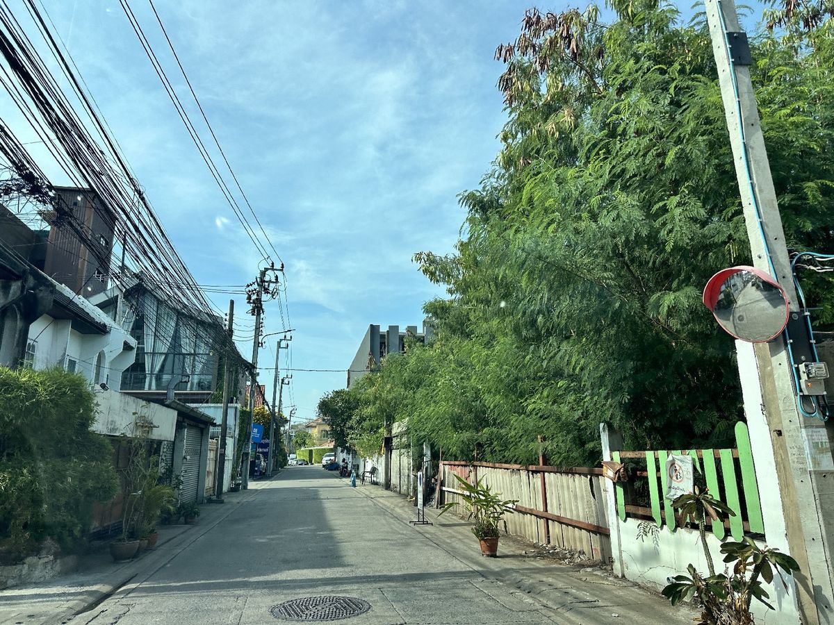 For SaleLandSapankwai,Jatujak : Land for sale, Inthamarat Sutthisan Road, near Phayathai Hospital, Phahonyothin