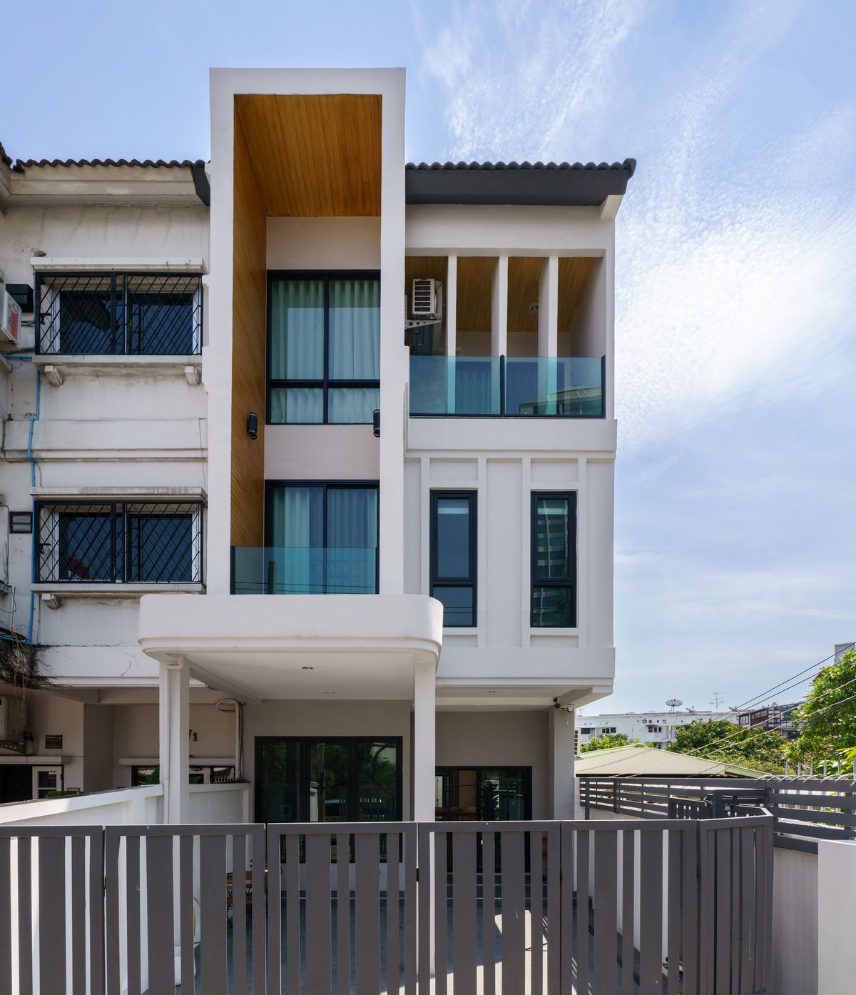 ให้เช่าทาวน์โฮมอ่อนนุช อุดมสุข : Cozy Stylish Home 4BR 12pax 200m BTS PhraKhanong (For rent daily and monthly)