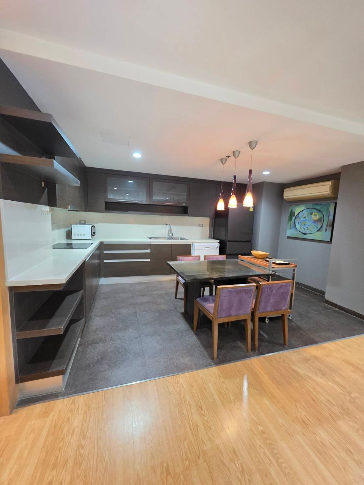 For RentCondoSukhumvit, Asoke, Thonglor : From BTS Thonglor Station, approximately 400 meters.