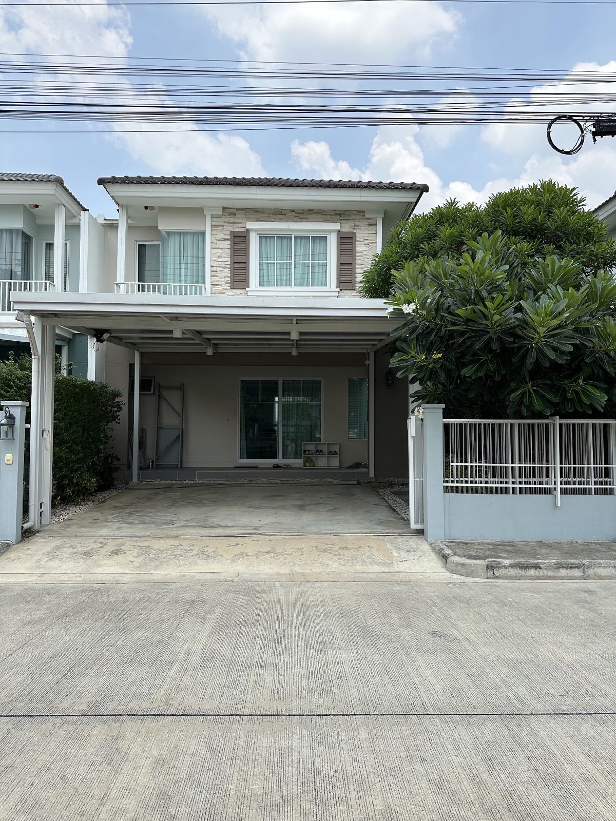 ให้เช่าบ้านปทุมธานี รังสิต ธรรมศาสตร์ : ให้เช่า โครงการ Villaggio รังสิต-คลอง 2 บ้าน (หน้าบ้านวิวสวน)