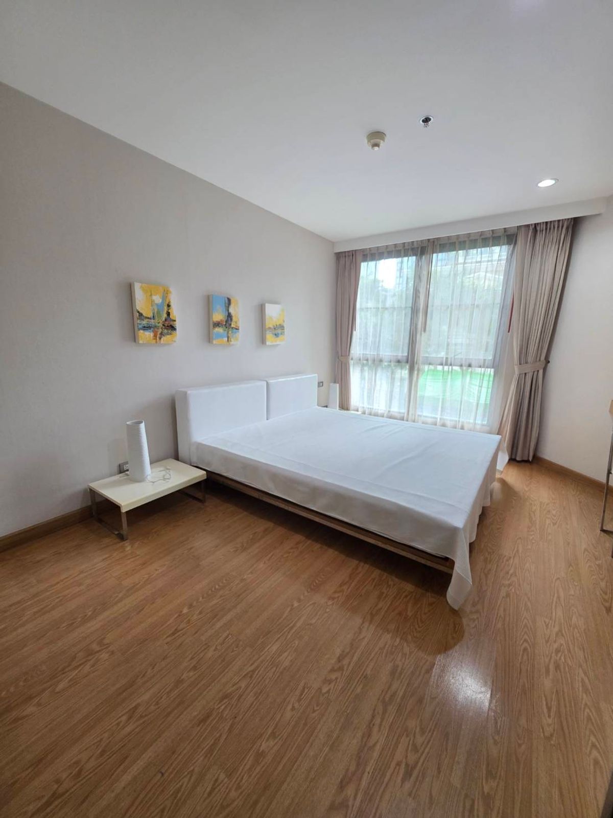 For RentCondoSukhumvit, Asoke, Thonglor : From BTS Thonglor Station, approximately 400 meters.