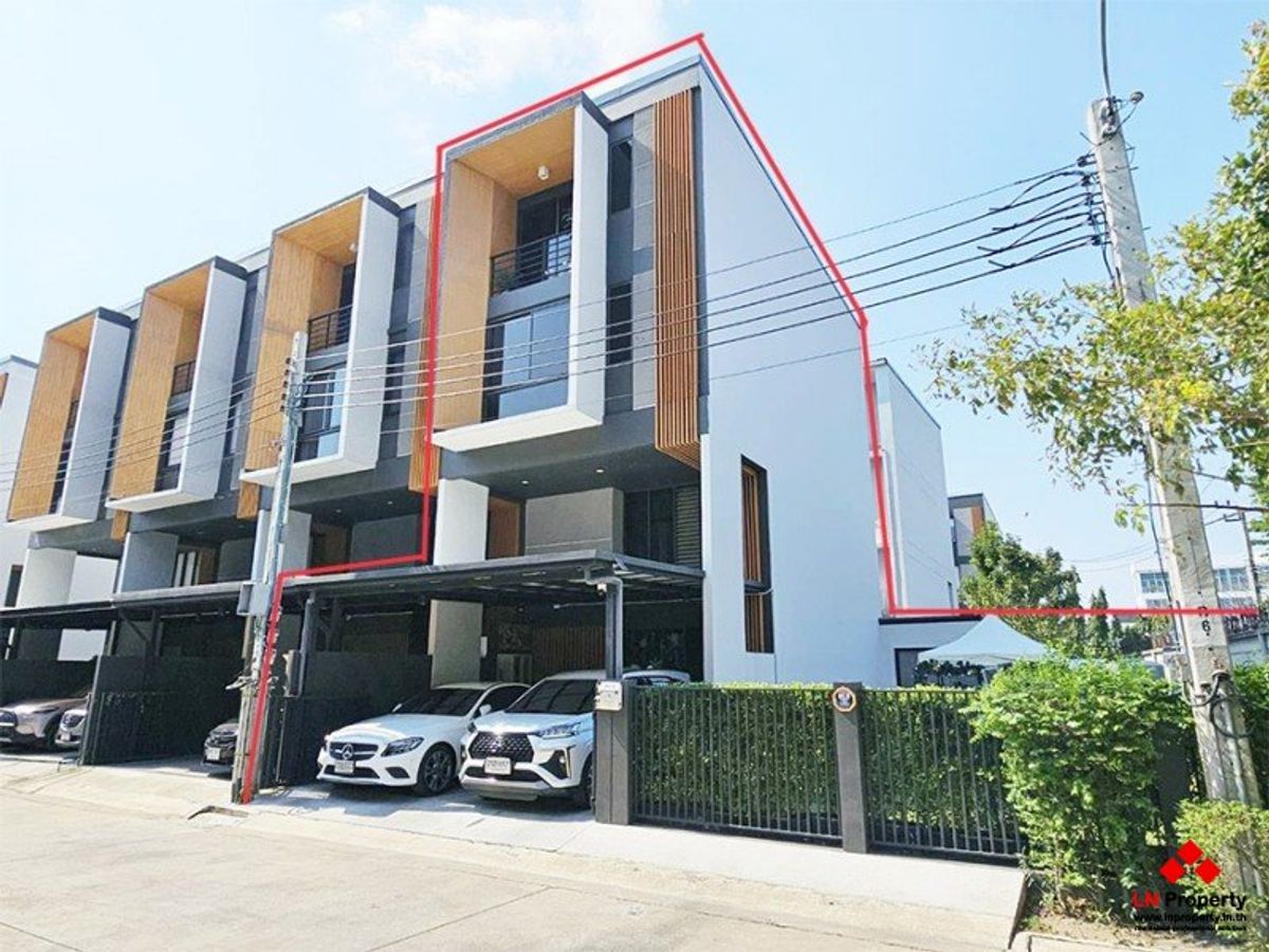 ทาวน์โฮมพัฒนาการ ศรีนครินทร์ : ขายทาวน์โฮม 3.5 ชั้นสวย พร้อมเฟอร์ หลังริม 48 ตารางวา ชิเชน พัฒนาการ32