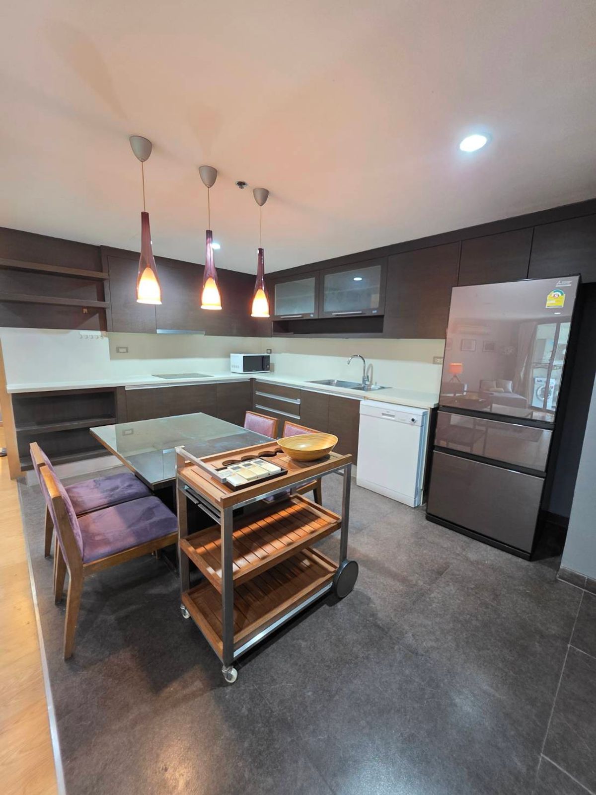 For RentCondoSukhumvit, Asoke, Thonglor : From BTS Thonglor Station, approximately 400 meters.