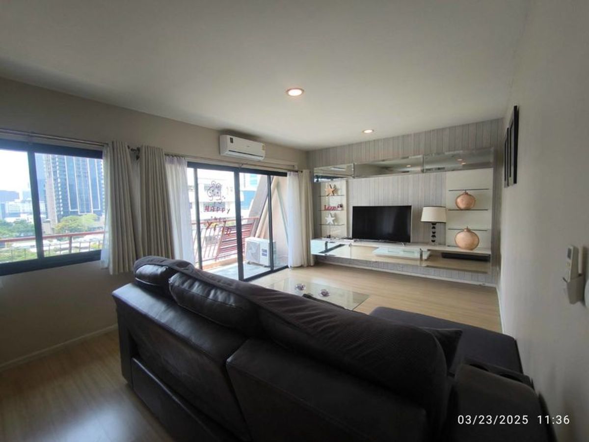 ให้เช่าคอนโดวิทยุ ชิดลม หลังสวน : ให้เช่าคอนโด Renova Residences Chidlom 1 ห้องนอนใหญ่ 75ตร.ม. 35,000บาท พร้อมอยู่ | ติดต่อ 085-546-9559