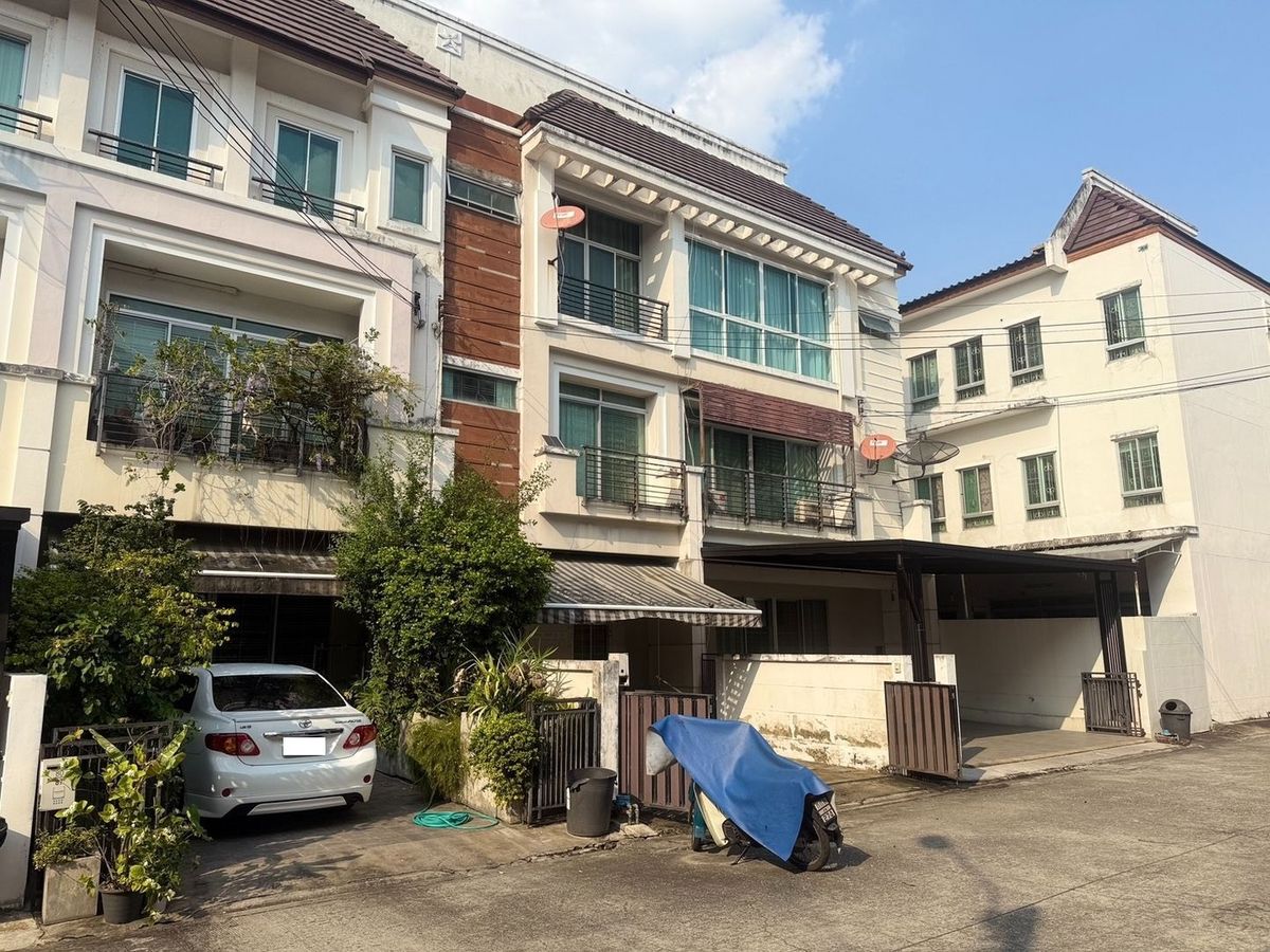 ขายทาวน์โฮมพัฒนาการ ศรีนครินทร์ : 21.3ตรว 3นอน3น้ำ ทาวน์โฮม 3 ชั้น บ้านกลางเมือง เออร์บาเนี่ยน พระราม 9 วงแหวน