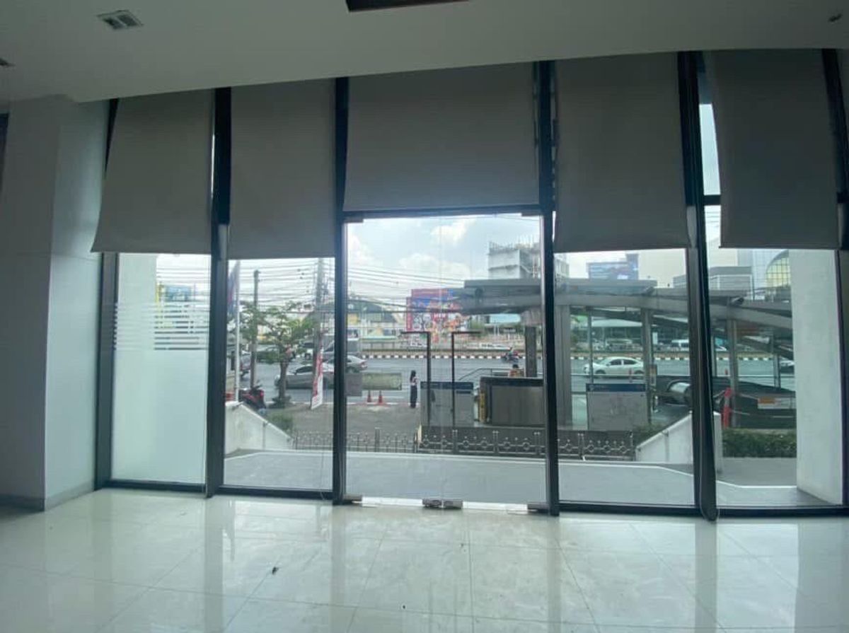 For RentShop HouseSiam Paragon ,Chulalongkorn,Samyan : ★ Free space for rent ★ Size 183 sqm. Opposite Hua Lamphong Station near MRT.