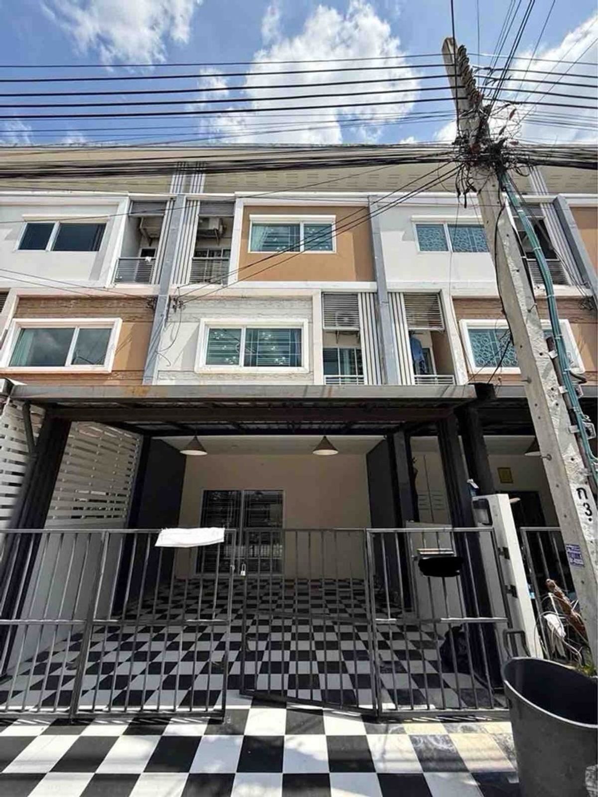 ให้เช่าบ้านพัฒนาการ ศรีนครินทร์ : ให้เช่าบ้านสภาพใหม่ ย่านพัฒนาการ เพื่ออยู่อาศัย  3ชั้นสะดวกสบาย 3ห้องนอน 3ห้องน้ำ 1ห้องโถง จอดรถในบ้านได้2คัน