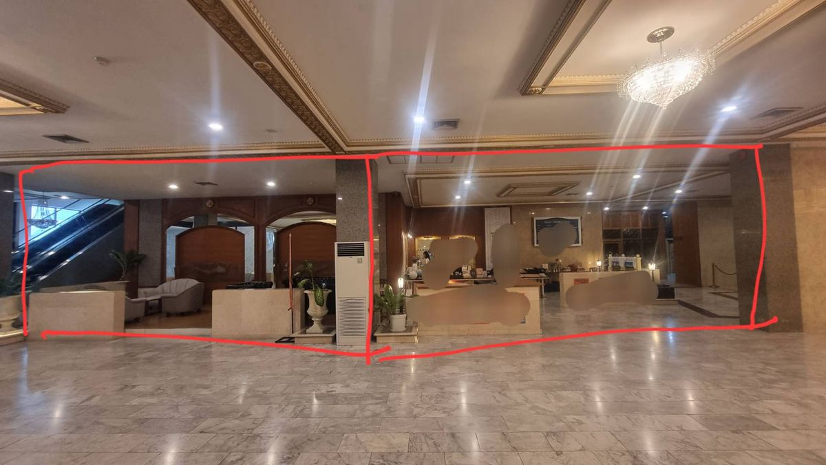 For RentRetail SpaceSukhumvit, Asoke, Thonglor : BTS Phrom Phong for rent in the hotel of 200 sq.m. or only 100 square meters. Can make a shop The glass room will receive all businesses such as Cafe Restaurant, beauty, school, spa shop  