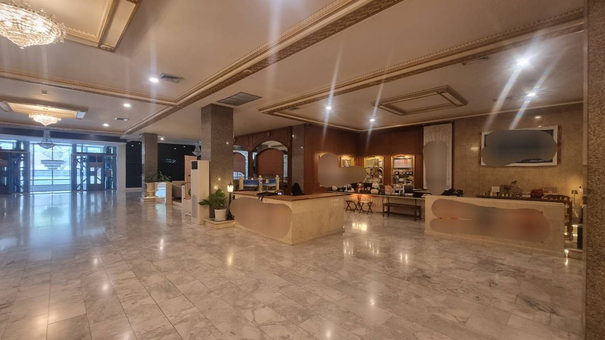 For RentRetail SpaceSukhumvit, Asoke, Thonglor : BTS Phrom Phong for rent 100 square meters in the hotel. Lobby area can be made. The glass room will receive all businesses such as Cafe Restaurant, beauty, school, spa shop  