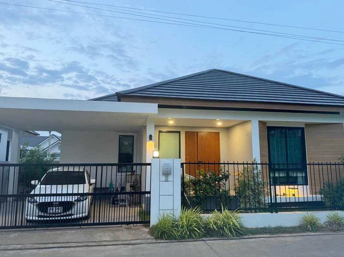 For RentHouseChiang Mai : House in the project Rent 19,000 baht per month, near Lanna-Hang Dong International School, only 5 minutes. No.14H898