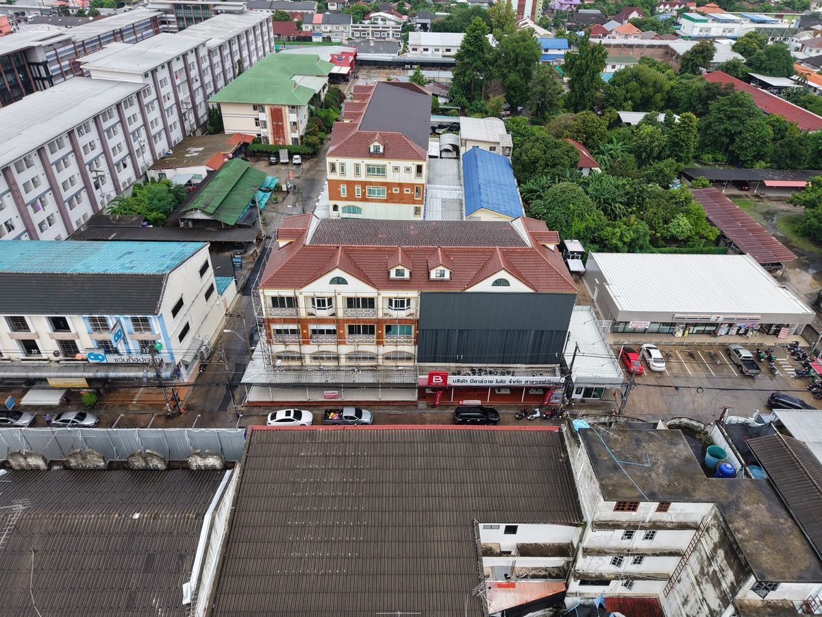 ขายอาคารพาณิชย์โคราช นครราชสีมา : ทำเลโคตรดี ราคาโคตรโดน ขายอาคารพาณิชย์ 3 คูหา เพื่อเก็บค่าเช่า ริมถนนมิตรภาพ โคราช น้ำไม่ท่วม หลังตลาดเซฟวัน และใกล้สถานนีรถไฟความเร็วสูงในอนาคต (ปี 2571) ขายพร้อมผู้เช่า เหมาะสำหรับนักลงทุน